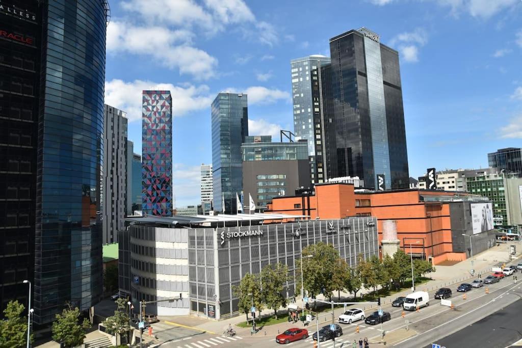 Kahe Magamistoaga Ja Suure Elutoaga 3-Toaline Korter Vaatega Tallinna Aerikeskusele Exterior foto