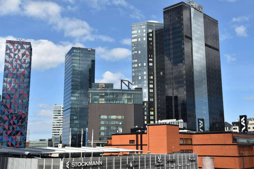 Kahe Magamistoaga Ja Suure Elutoaga 3-Toaline Korter Vaatega Tallinna Aerikeskusele Exterior foto