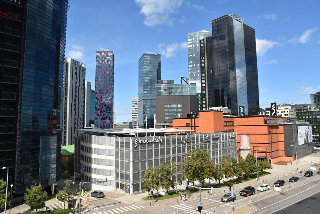 Kahe Magamistoaga Ja Suure Elutoaga 3-Toaline Korter Vaatega Tallinna Aerikeskusele Exterior foto