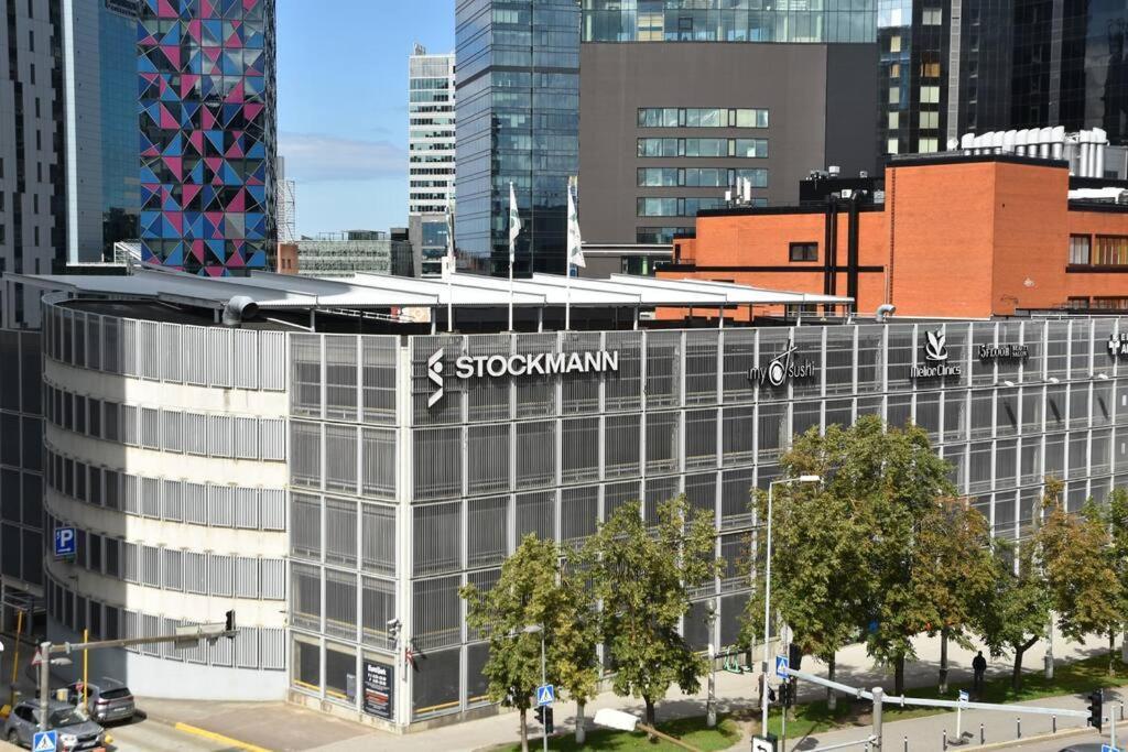 Kahe Magamistoaga Ja Suure Elutoaga 3-Toaline Korter Vaatega Tallinna Aerikeskusele Exterior foto
