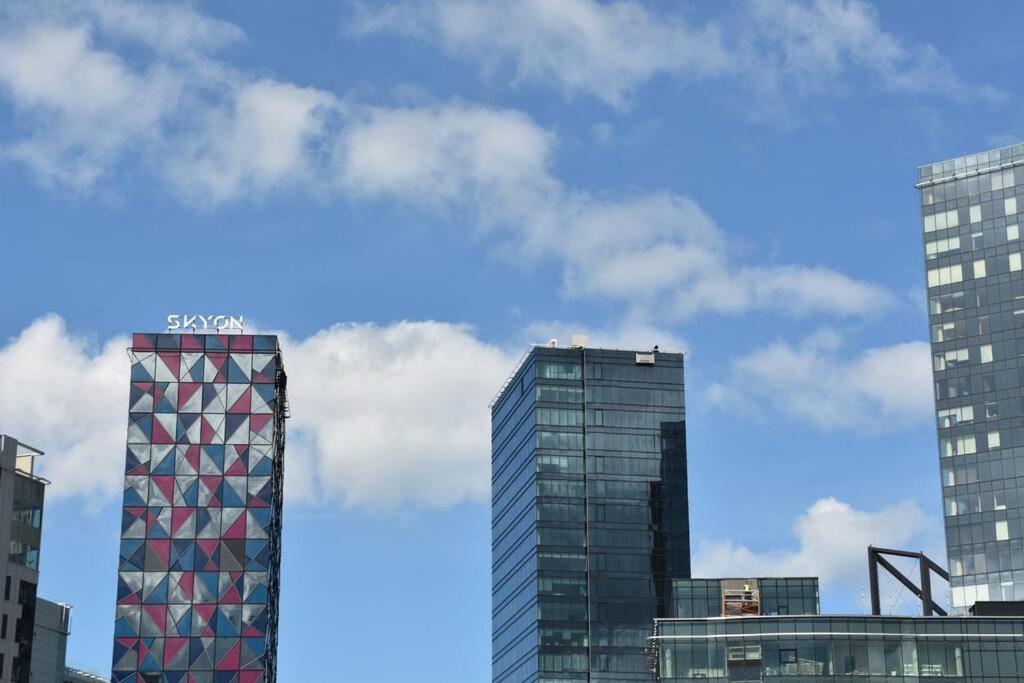 Kahe Magamistoaga Ja Suure Elutoaga 3-Toaline Korter Vaatega Tallinna Aerikeskusele Exterior foto