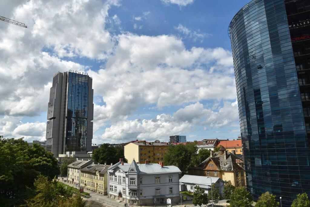 Kahe Magamistoaga Ja Suure Elutoaga 3-Toaline Korter Vaatega Tallinna Aerikeskusele Exterior foto